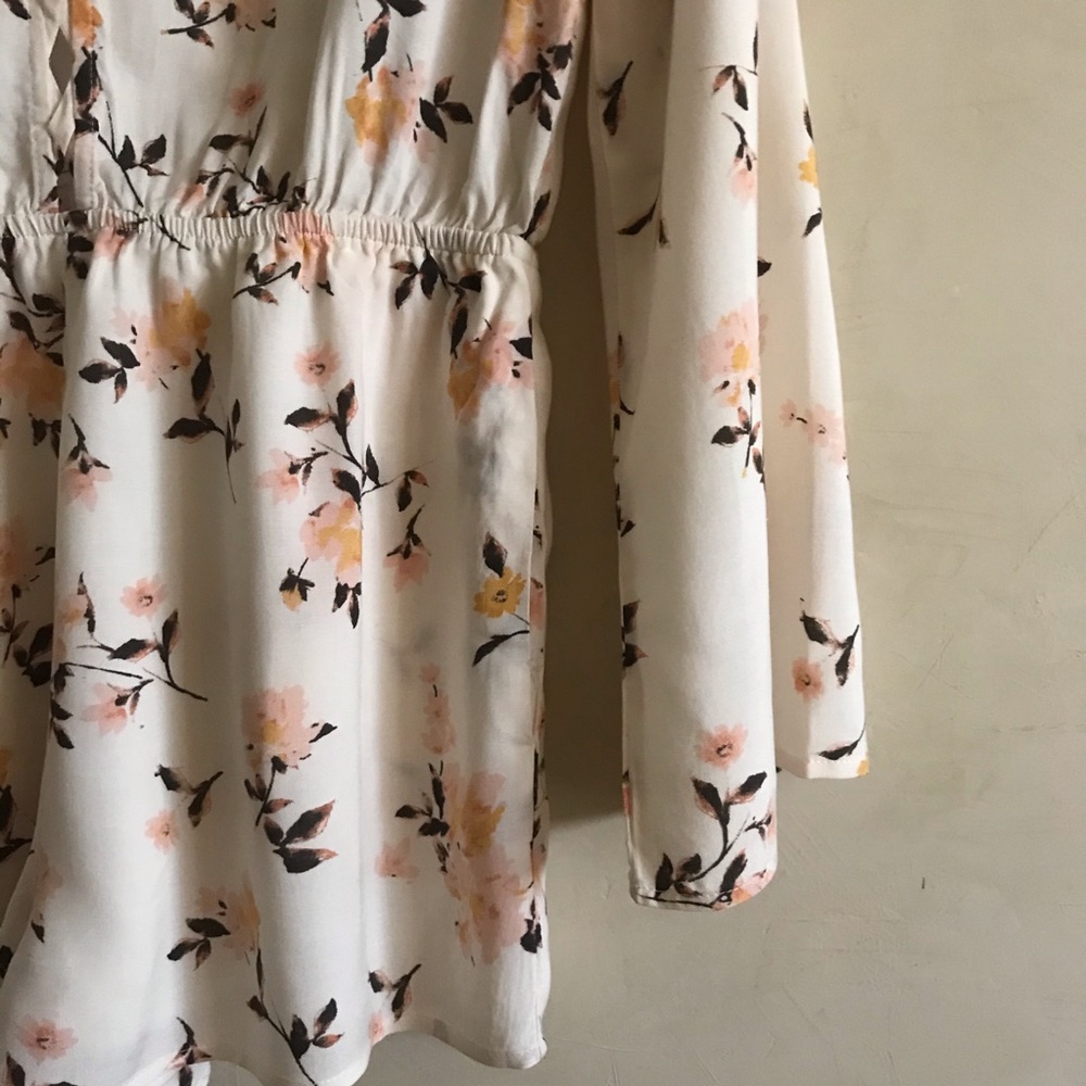 ❗️SOLD❗️Lovely Floral Print Romper - Picture 2 of 7